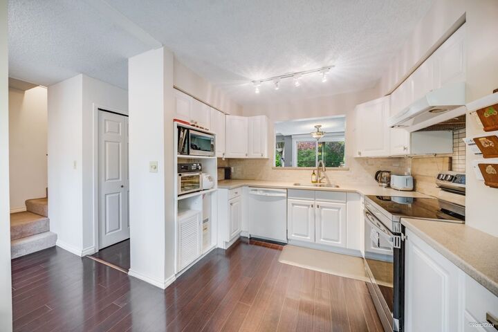 Property Photo: 4253 Birchwood Crescent BC V5G 4E6