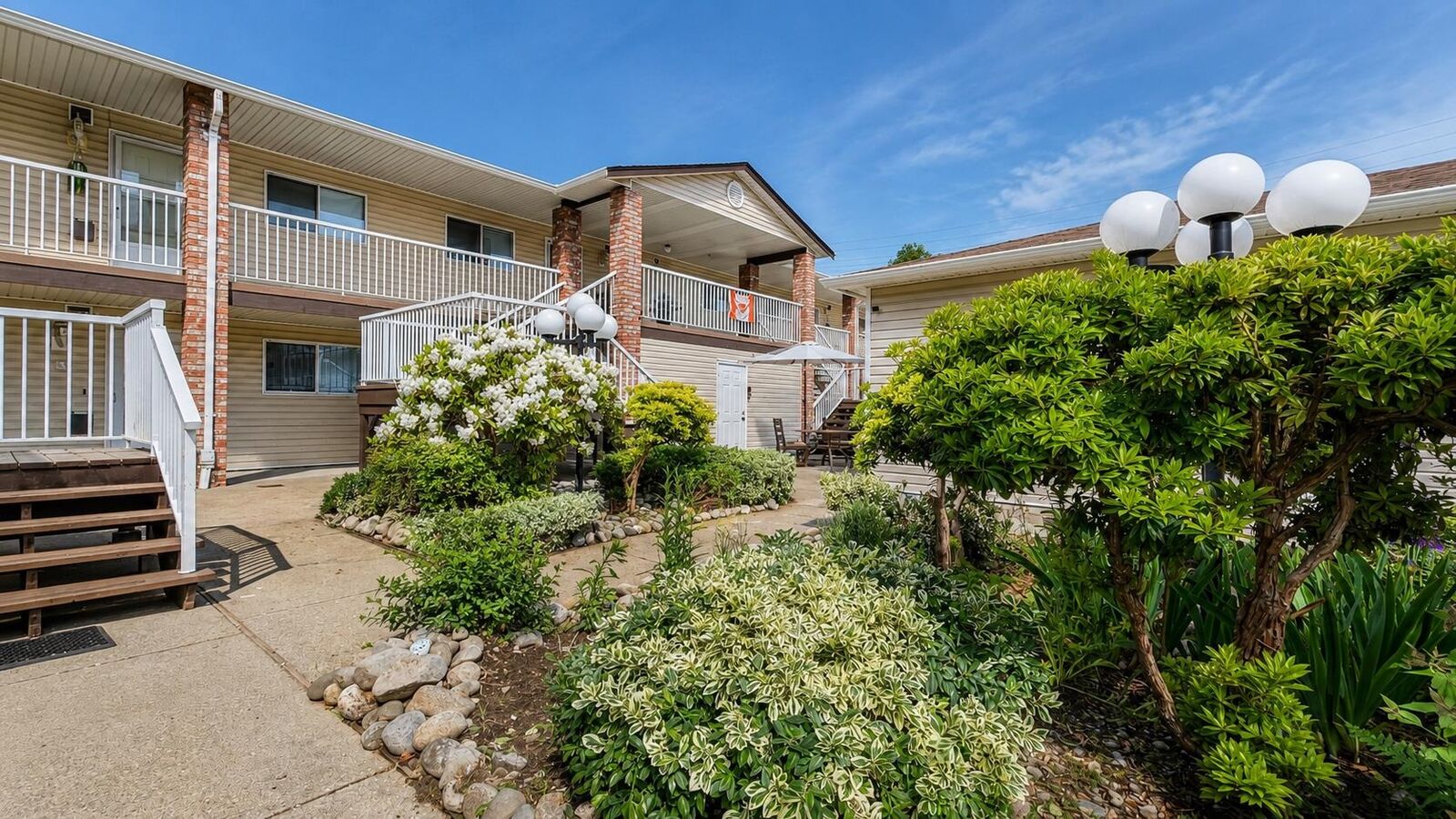 Property Photo:  32821 6th Avenue 4  BC V2V 6L1 