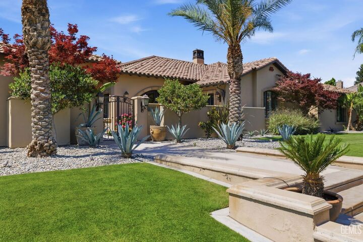 Property Photo:  2709 Cormier Drive  CA 93311 