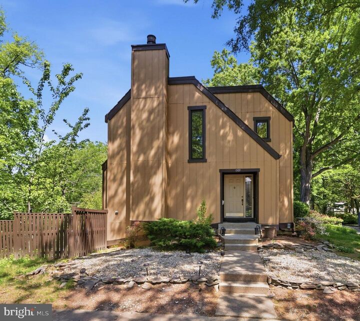 Property Photo: 1509 Farsta Court VA 20190