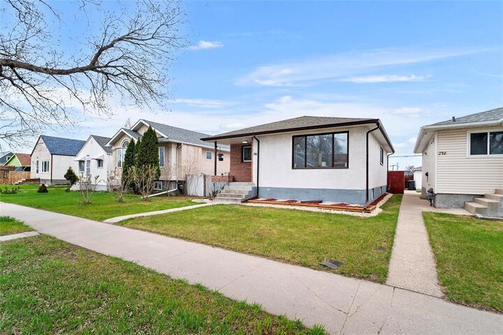 Property Photo:  292 Leila Avenue  MB R2V 1L8 
