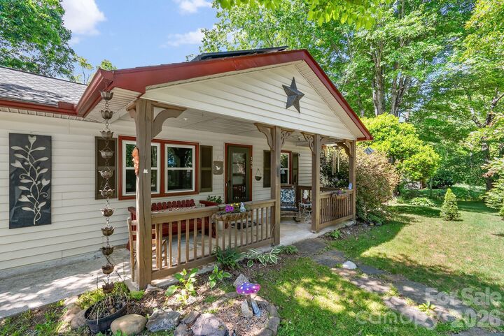 Property Photo: 105 7th Street NC 28711