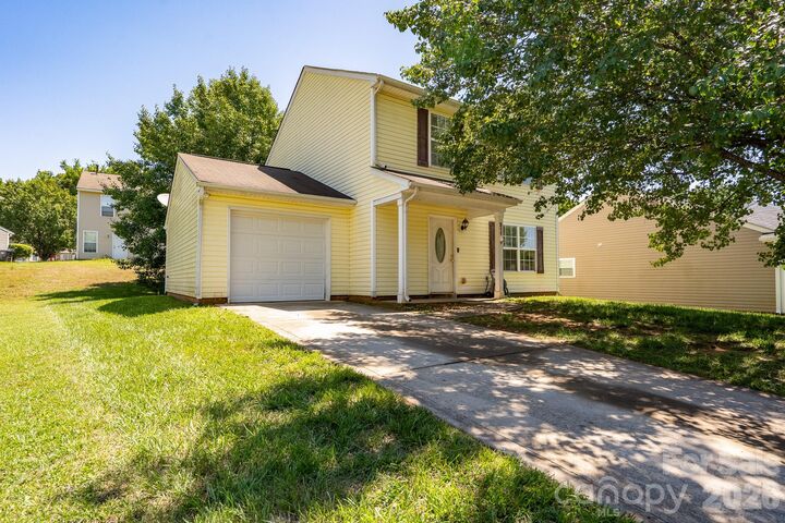 Property Photo: 511 Lightspun Lane NC 28216