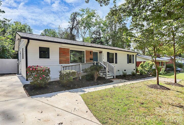 Property Photo:  2038 Sandhurst Drive  NC 28205 