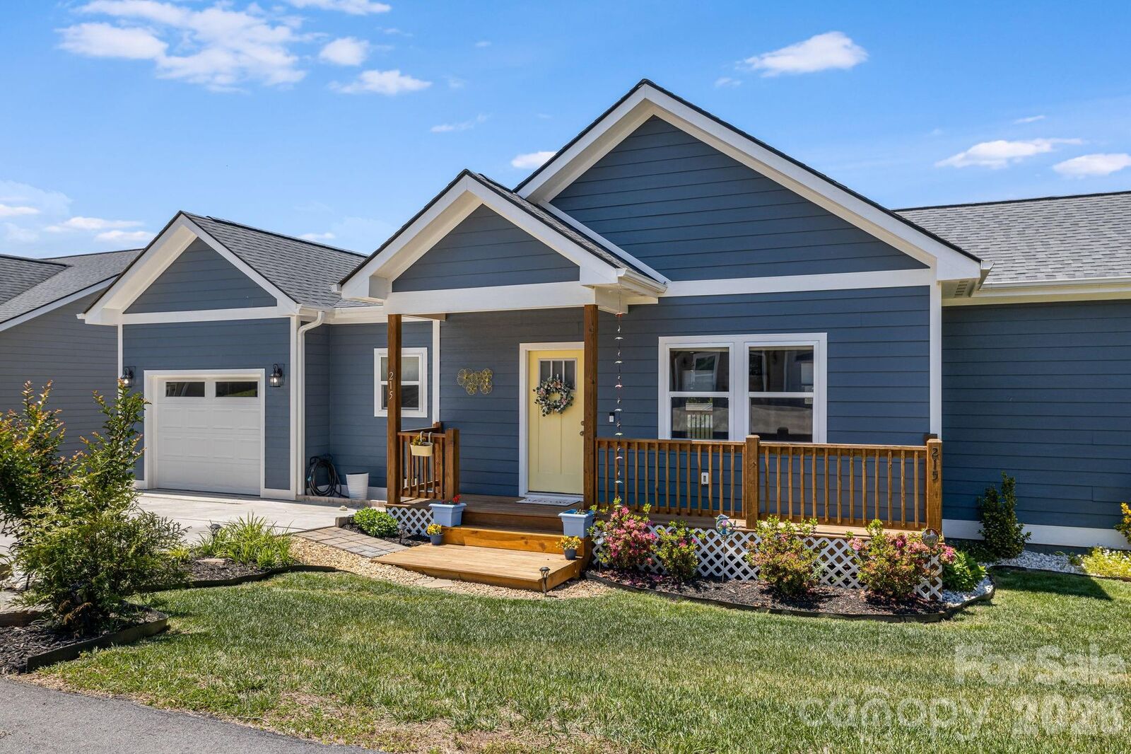 Property Photo:  215 Oak Meadow Lane  NC 28804 