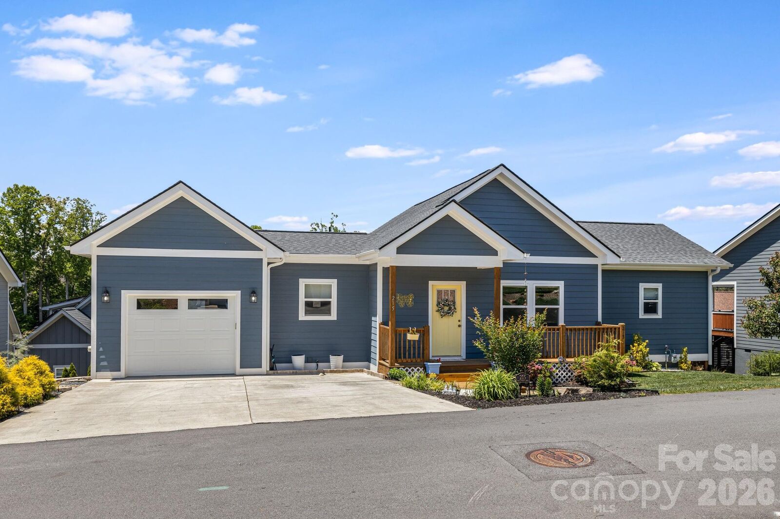 Property Photo: 215 Oak Meadow Lane NC 28804