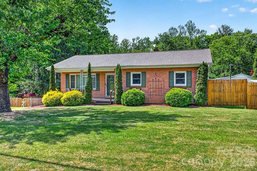 Property Photo:  204 Oak Grove Road  NC 28726 