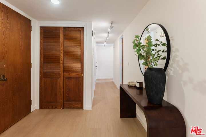 Property Photo:  423 N Palm Dr  CA 90210 