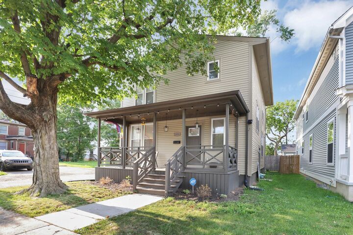 Property Photo:  1096 E Sycamore Street  OH 43206 
