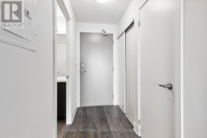 Property Photo: 188 Fairview Mall Drive 722 ON M2J 0H7