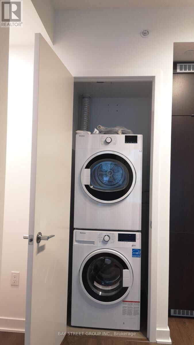 Property Photo: 125 Blue Jays Way 1807 ON M5V 0N5