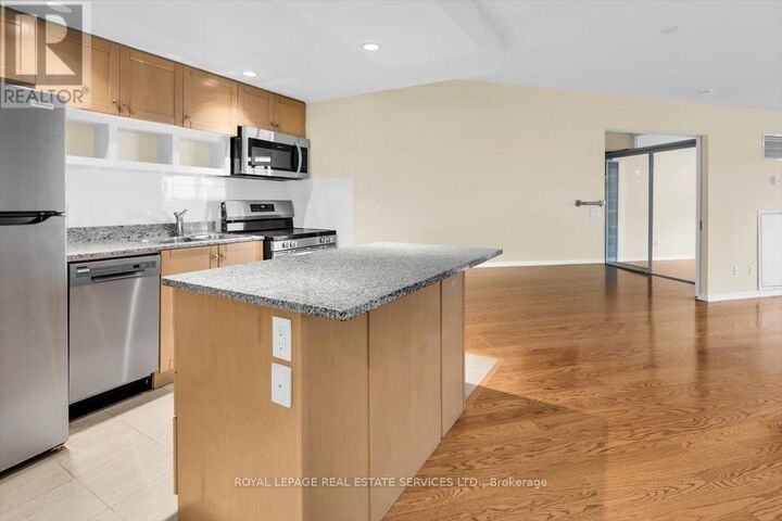 Property Photo:  208 Queens Quay West 1104  ON M5J 2Y5 