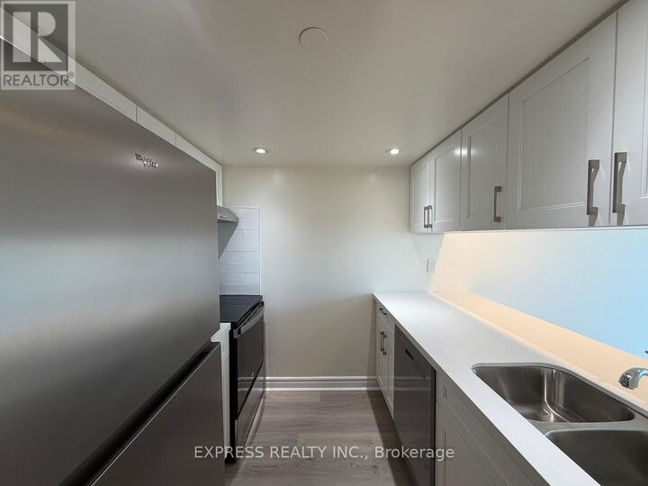 Property Photo:  38 Elm Street 2408  ON M5G 2K5 