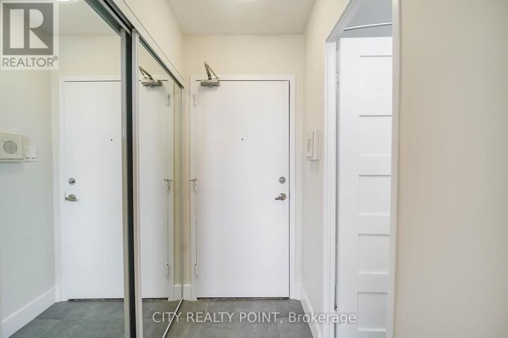 Property Photo:  666 Spadina Avenue 1401  ON M5S 2H8 