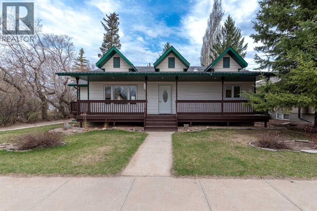 Property Photo:  212 2 Avenue East  SK S0M 1M0 