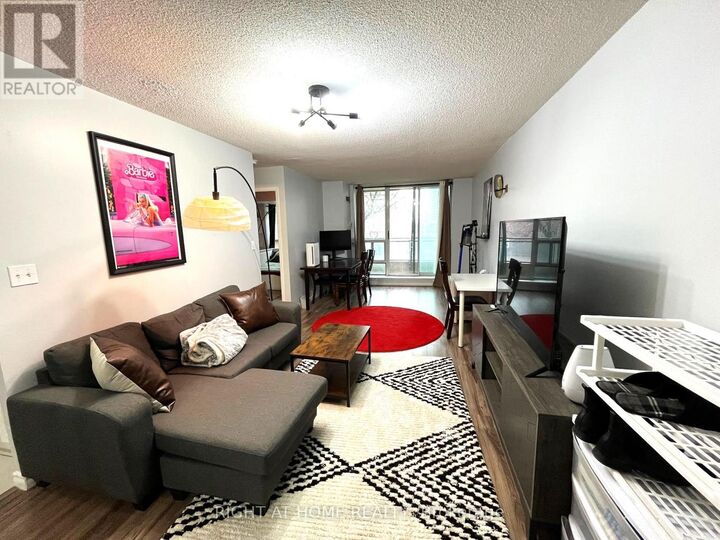 Property Photo:  3 Pemberton Avenue 401  ON M2M 4M1 