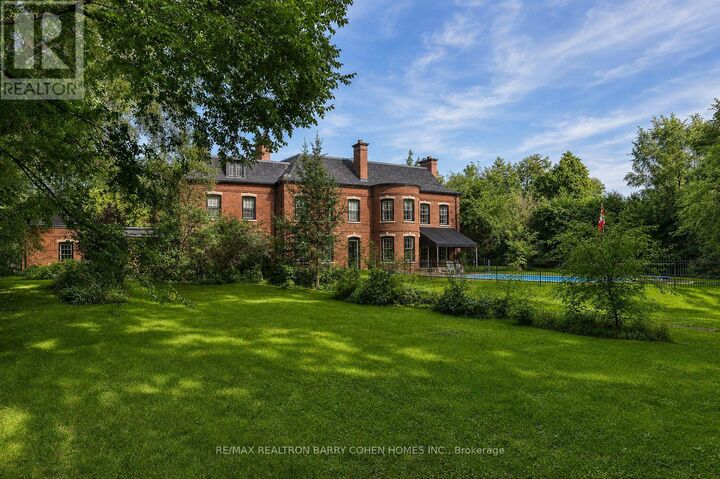 Property Photo:  324 Old Yonge Street  ON M2P 1R4 