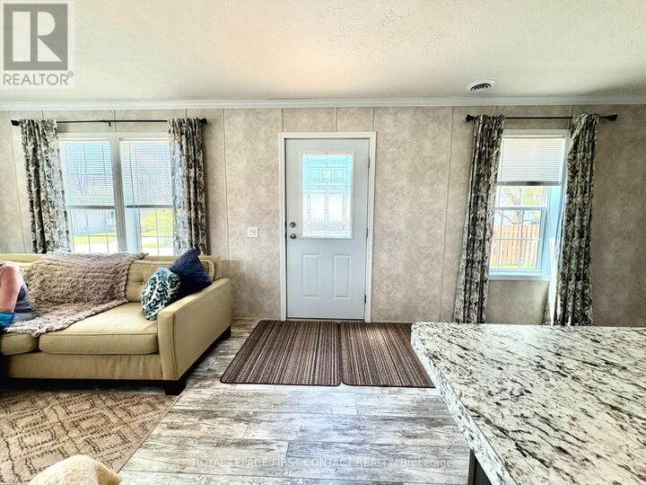 Property Photo: 40 Shamrock Crescent ON L3W 0A5