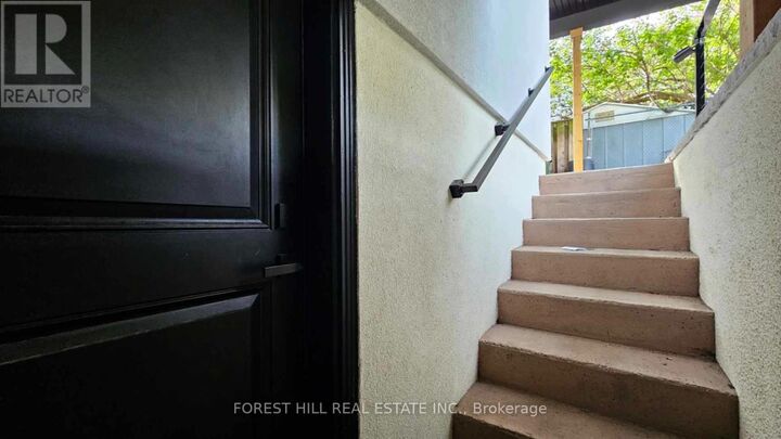 Property Photo:  10 Juliana Court  ON M6S 2R2 