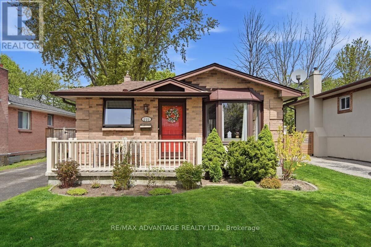 Property Photo:  223 Ardsley Crescent  ON N6G 3W6 
