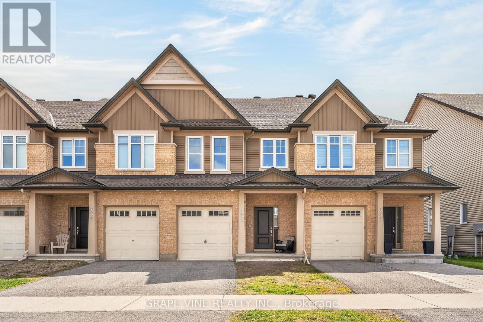 Property Photo:  834 Cedar Creek Drive  ON K1T 0N6 