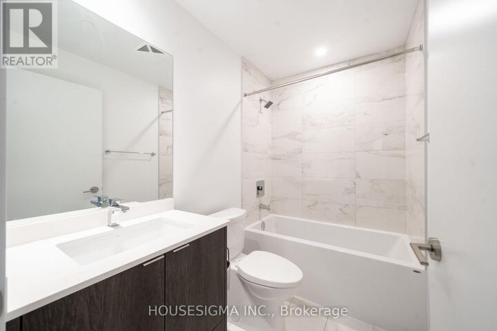 Property Photo: 1928 Lake Shore Boulevard West 3515 ON M6S 0B1