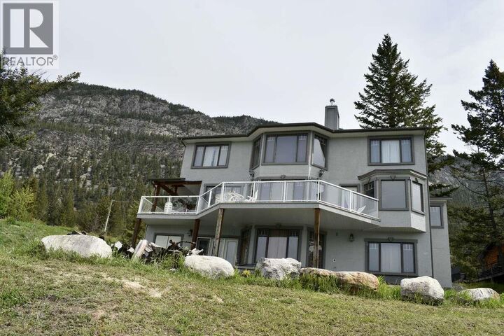 8381 Richardson Crescent — photo 1