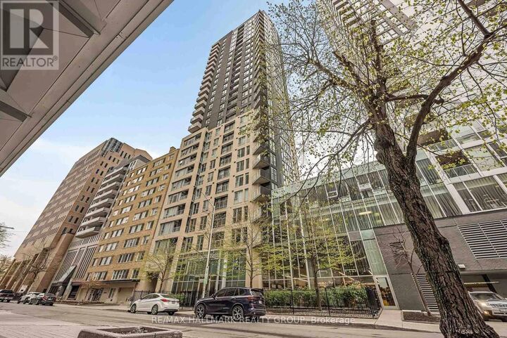 Property Photo:  40 Nepean Street 1905  ON K2P 0X5 