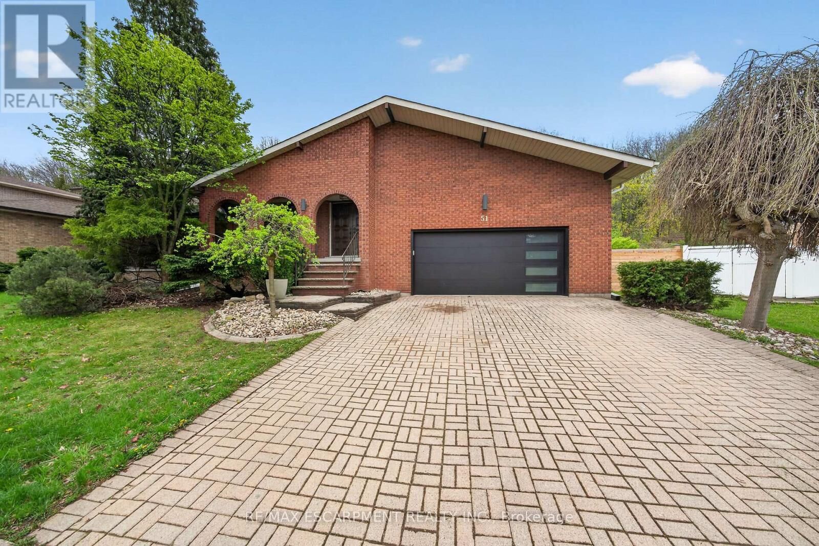 Property Photo:  51 President Drive  ON L8G 4H2 
