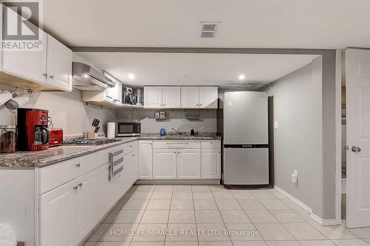 Property Photo: 28 Oceanpearl Crescent Basement ON L1N 0C2