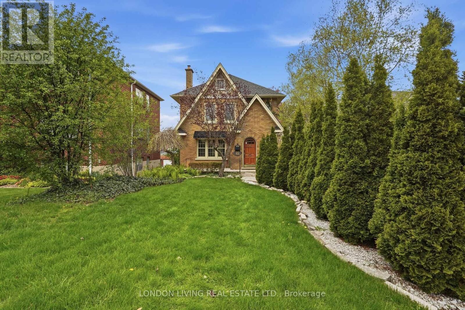 Property Photo:  26 Frank Place  ON N6C 1W2 