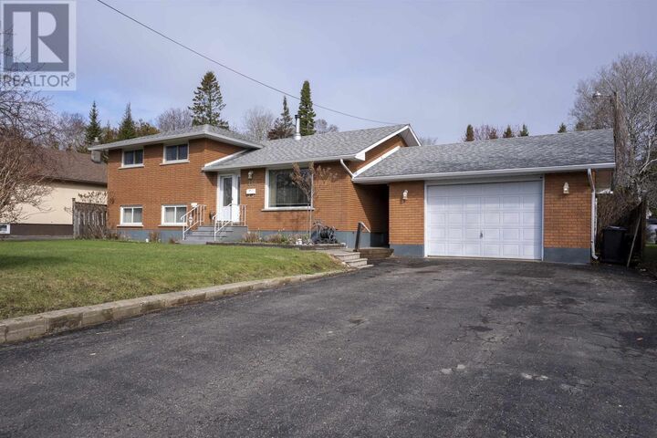 Property Photo:  250 Masters St  ON P7B 6L5 