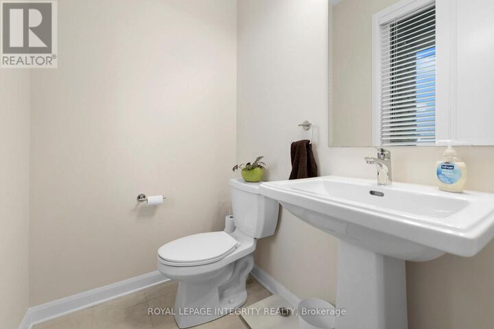 Property Photo:  142 Shallow Pond Place East  ON K4A 5N9 