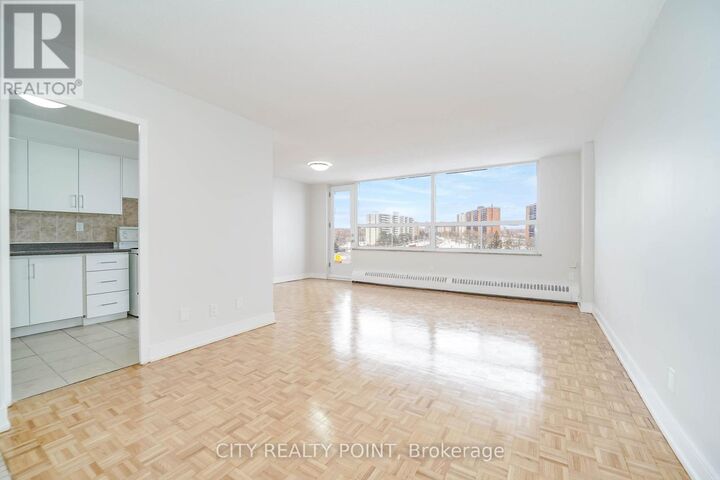 Property Photo:  6200 Bathurst Street 1504  ON M2R 2A3 