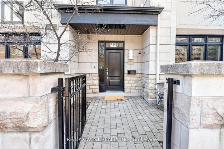 Property Photo:  7 Oakburn Crescent Th 11  ON M2N 2T5 