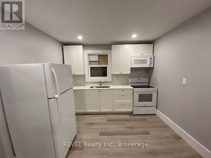 Property Photo:  21 Plymouth Road Lower  ON L3B 3C4 