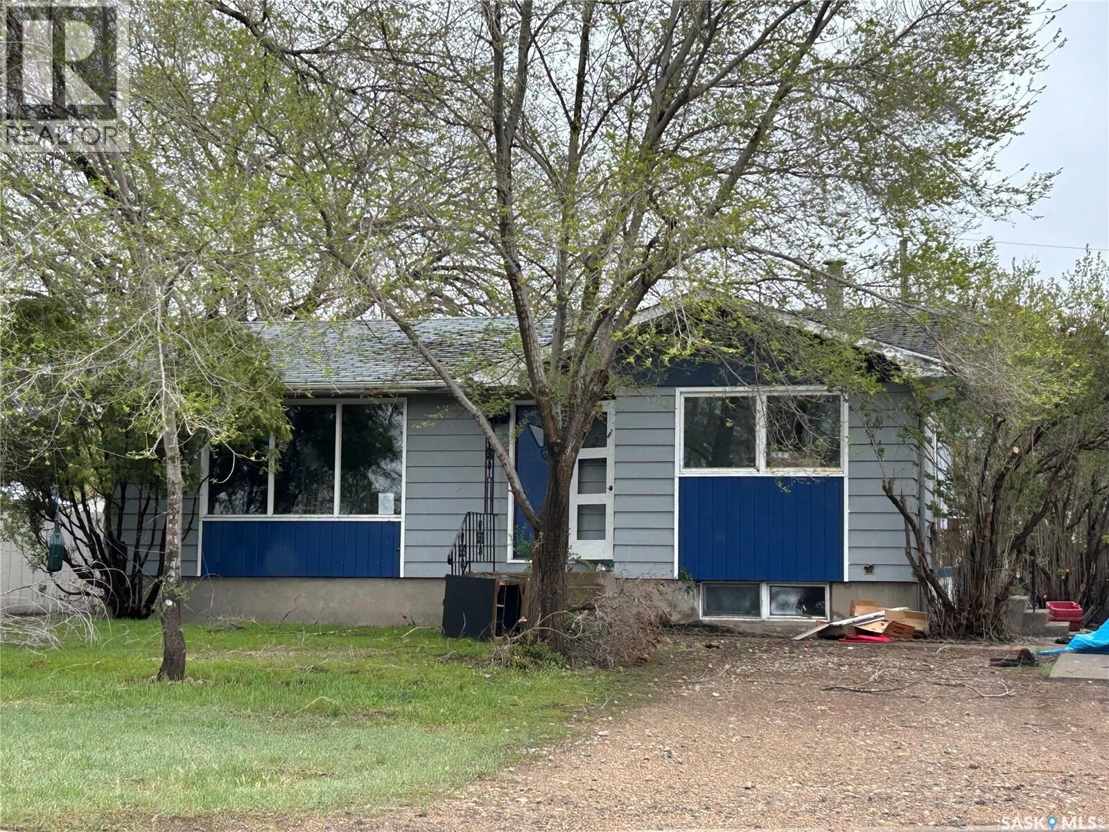 Property Photo:  825 Valley Street  SK S4A 0C8 
