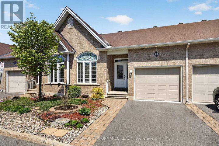 Property Photo:  18 Chapelier Private  ON K1E 3Y1 