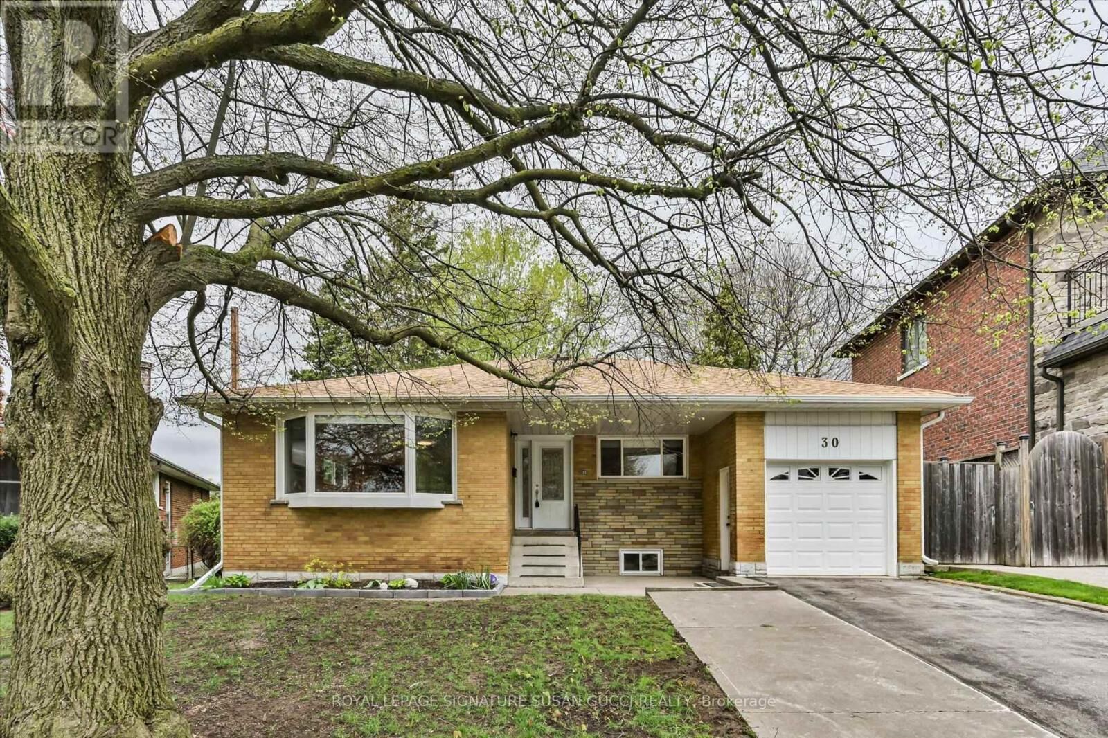 Property Photo:  30 Shaunavon Heights Crescent  ON M3A 2P4 