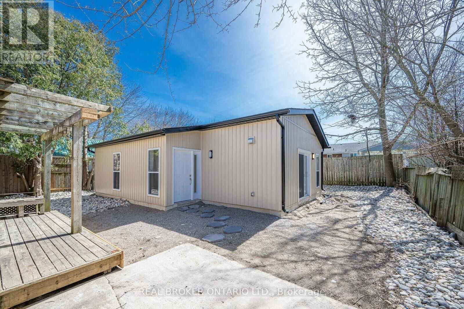Property Photo:  685 Frederick Street  ON N2B 2B3 