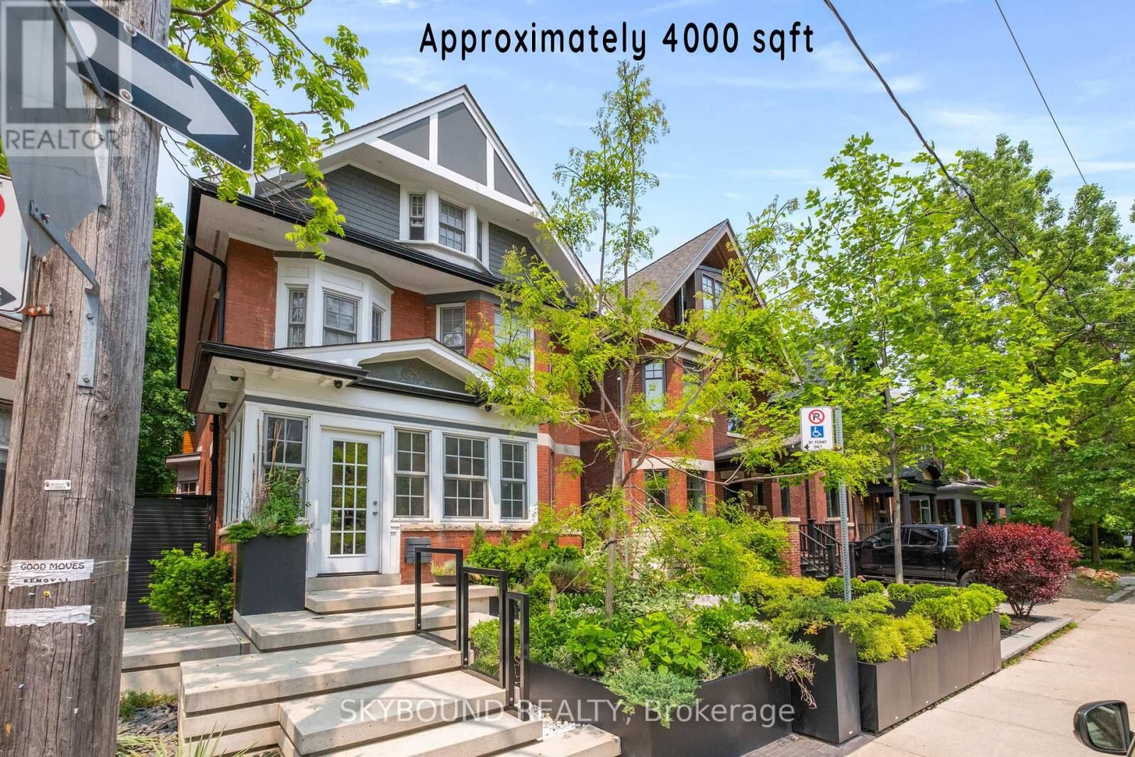 Property Photo:  20 Fairview Boulevard  ON M4K 1L9 