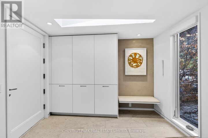 Property Photo:  5 Edgecombe Avenue  ON M5N 2X1 