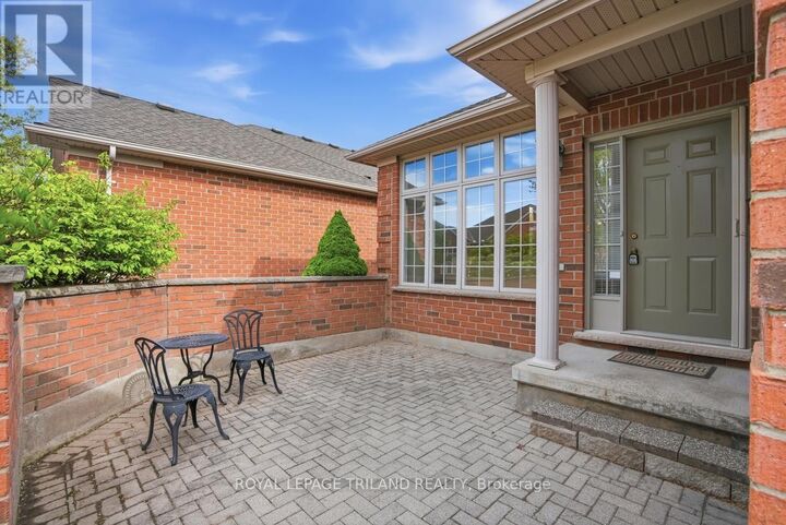 Property Photo:  18 Cadeau Terrace 43  ON N6K 4Z1 