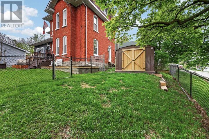 Property Photo:  18 Stone Street  ON K8P 1Z9 