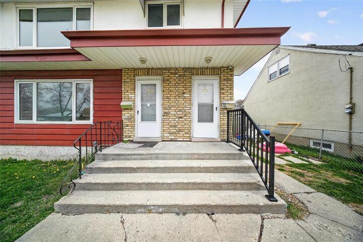 Property Photo:  715 Talbot Avenue  MB R2L 0S2 