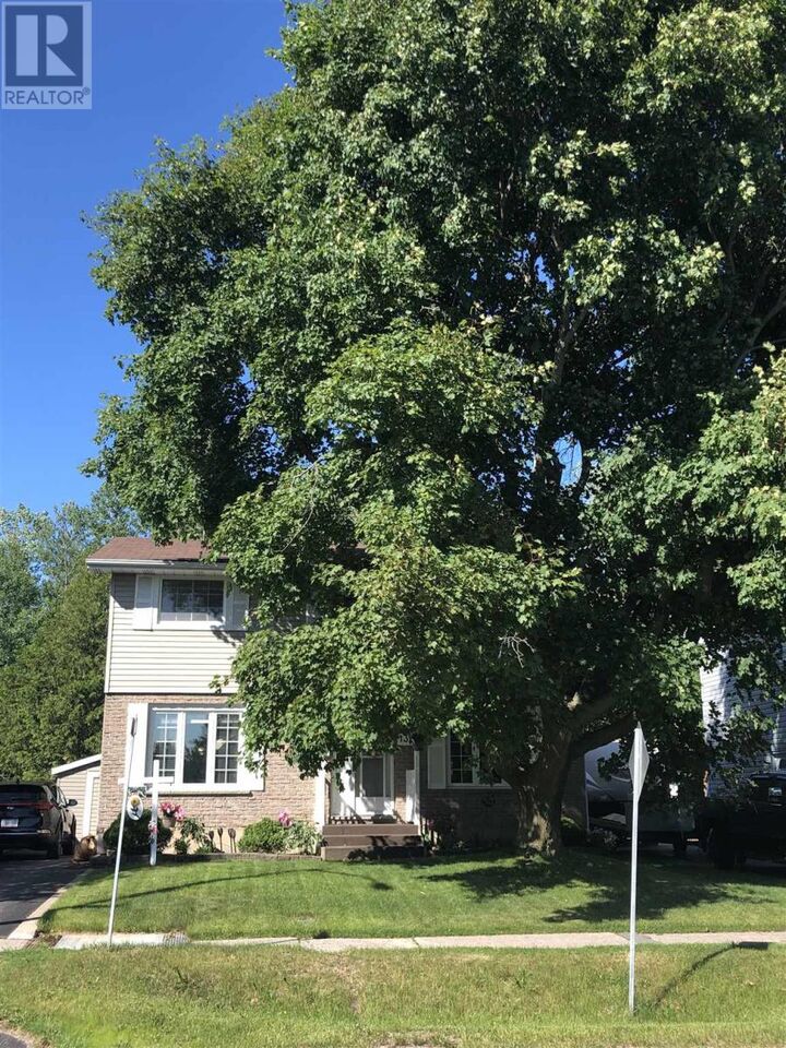 Property Photo:  132 Glen Ave  ON P6A 5E2 