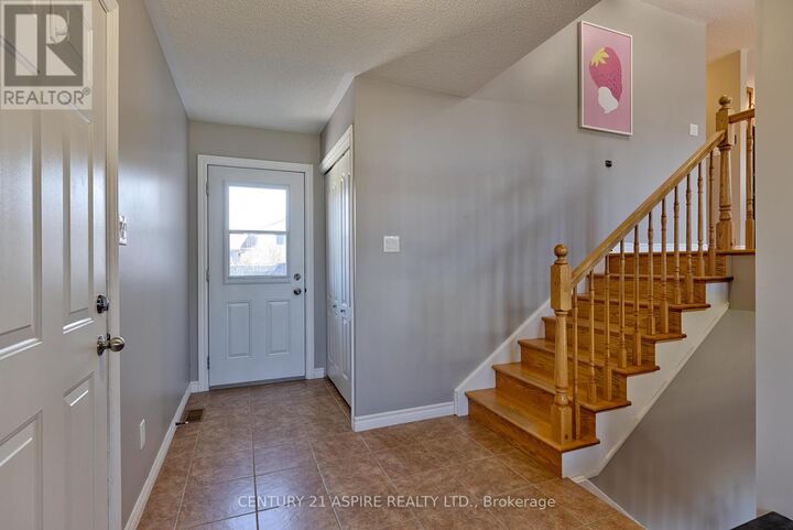 Property Photo: 42 Oak Avenue ON K8H 0B5