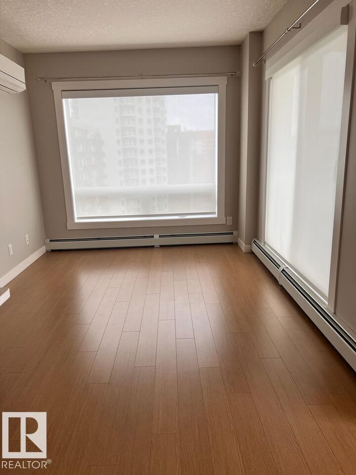 Property Photo:  10410 102 Avenue NW 2004  AB T5J 0E9 