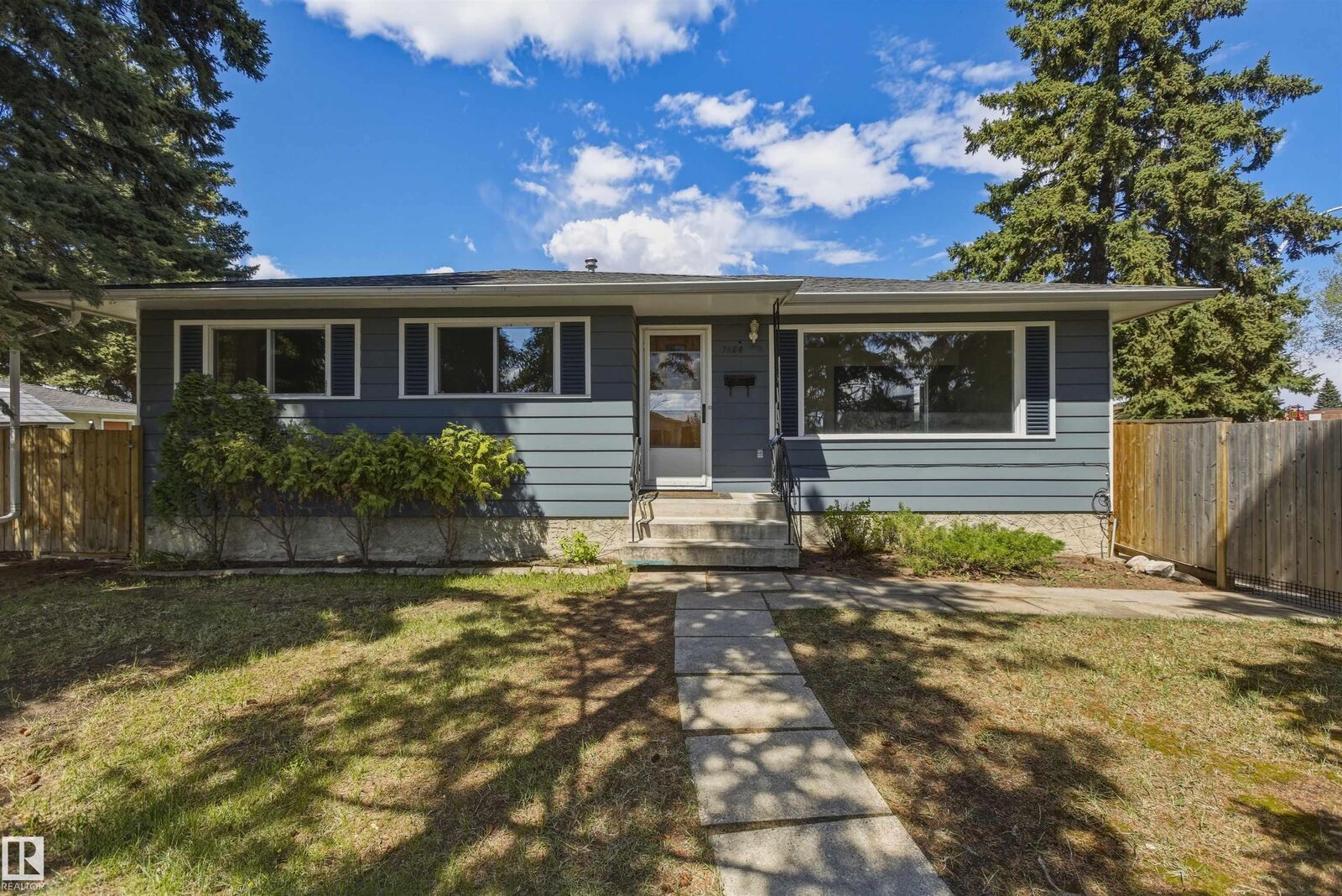 Property Photo: 7604 142 Avenue NW AB T5C 2P4