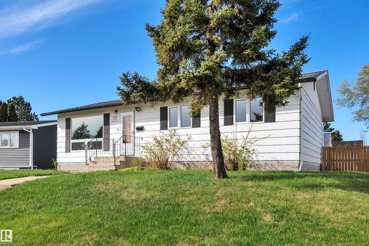Property Photo:  112 Oak Drive  AB T9A 2E7 